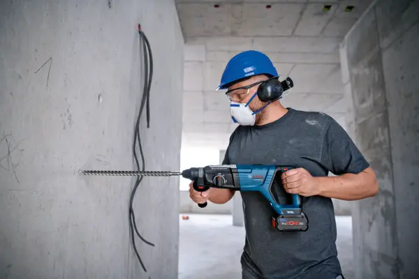 Bosch Professional Akülü SDS plus kırıcı-delici GBH 18V-28 DC (SOLO)